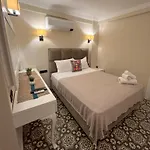Disa Hotel *